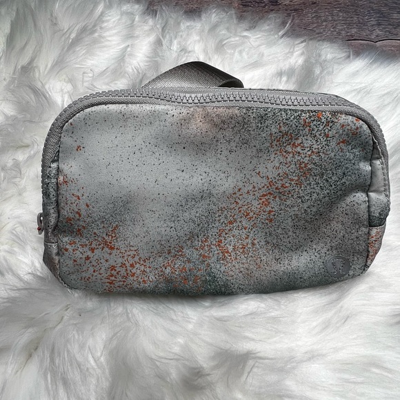 NWT | lululemon Everywhere Belt Bag | Spray Camo Mini Silver Blue - Picture 1 of 4